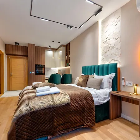 Apartament Square 5 *