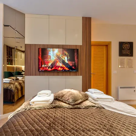 Square 5 Apartament *