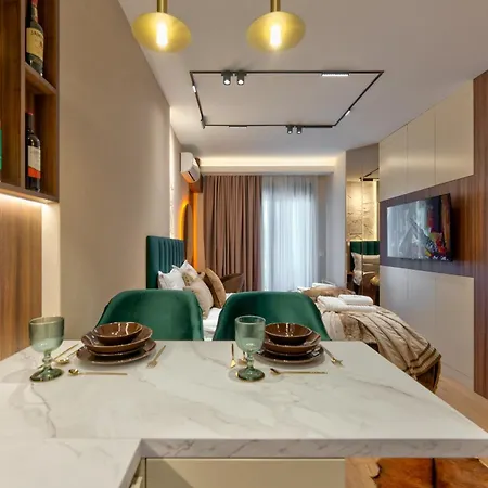 Square 5 Apartment