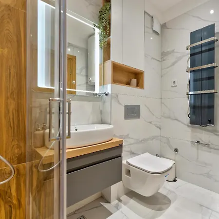 Square 5 * Ζλάτιμπορ